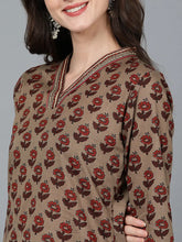 Women Cotton Floral Printed Kurta Trousers-VKSKD1580